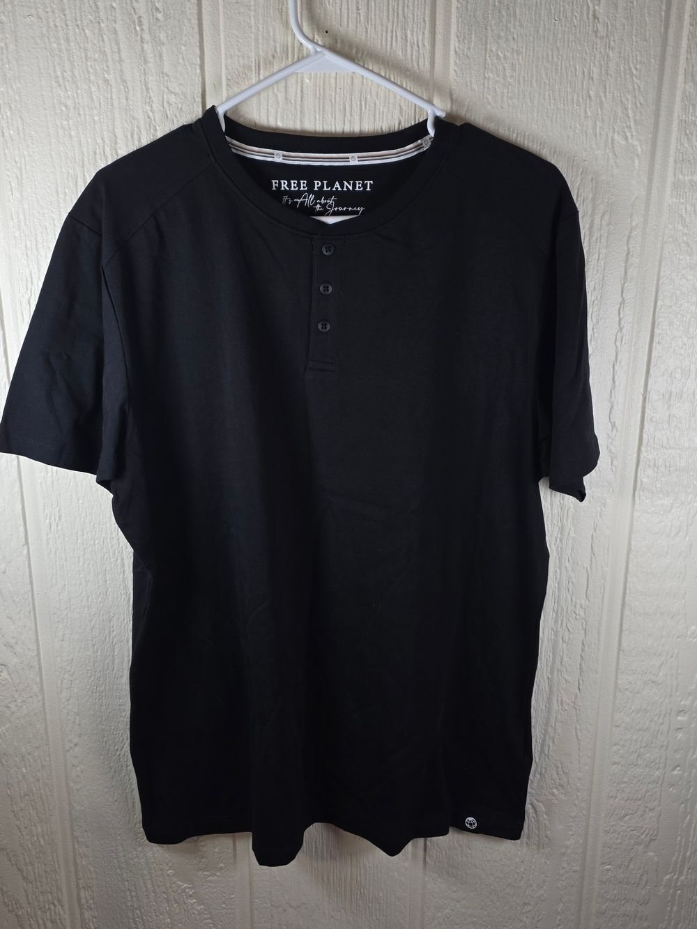Men's Free Planet Black Short-Sleeve Henley Tee, Size XL